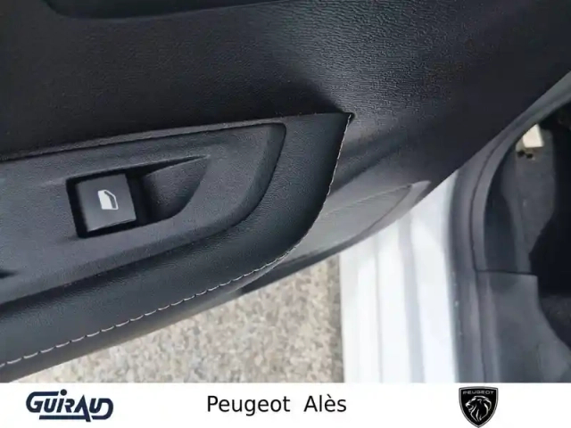 Peugeot 208 puretech 100 s&amp;s bvm6 — photo 13