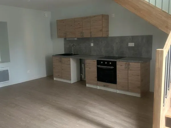 Location appartement refait à neuf 1er étage