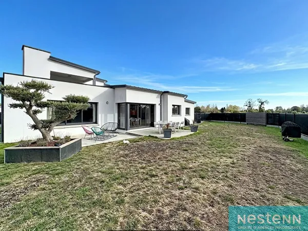 À VENDRE ? MAISON CONTEMPORAINE DE 2017 AUX BELLES PRESTATIONS ! 4 chambres, un beau terrain, à moin