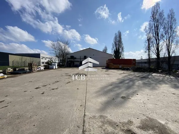 Local d'activité 715 m²