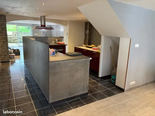 Maison familiale 220 m² - Terrain 1 400 m² - Village toutes commodités