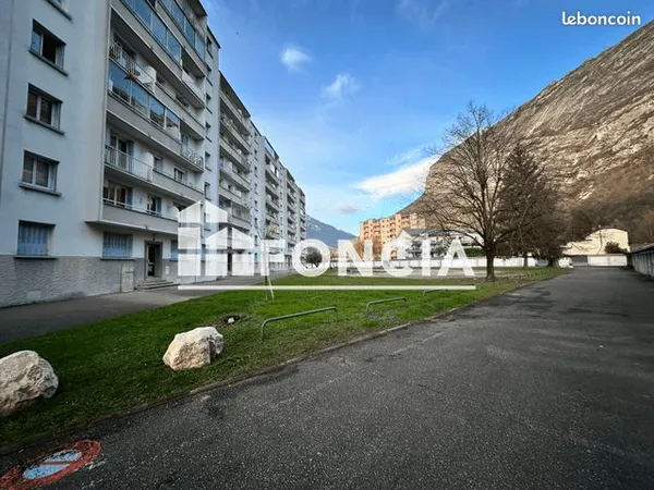Stationnement à louer 70 - SAINT EGREVE 38120