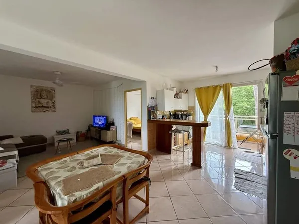 A VENDRE - APPARTEMENT DE TYPE T3 DE 60 M2 ENVIRON - ETANG SALÉ - 147 000 €
