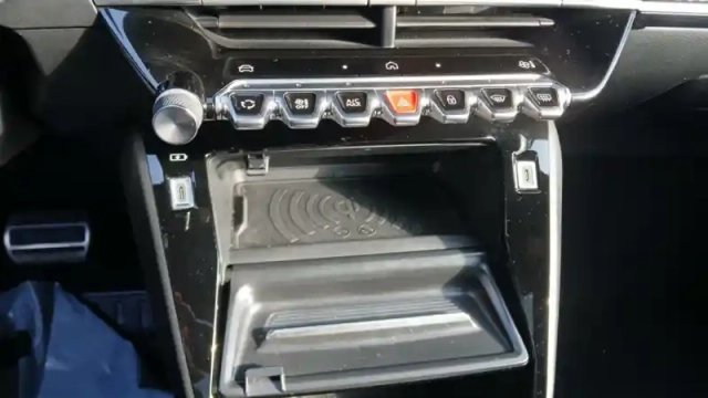 Peugeot 2008 hybrid 136 e-dcs6 — photo 104