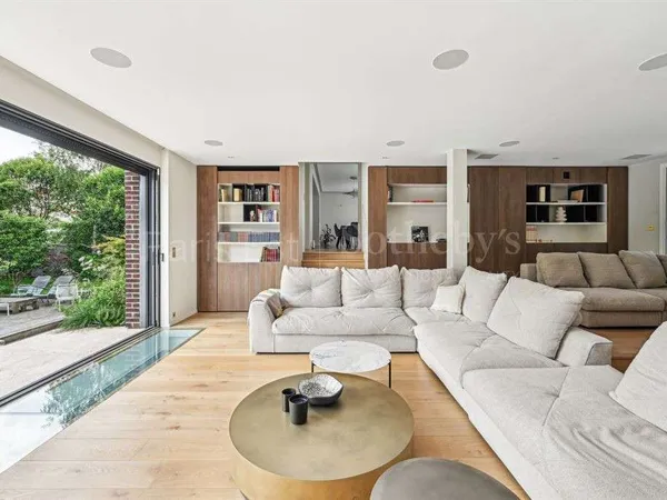 Maison 8 pièces 380 m²