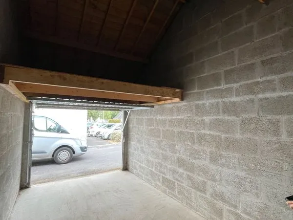 à vendre - garage fermé et sécurisé - vannes