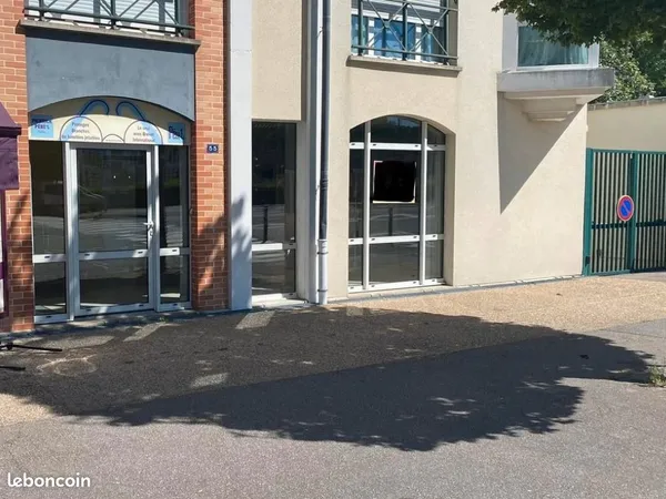 Murs local commercial 60m2, très bien situé face à la gare d'Evreux