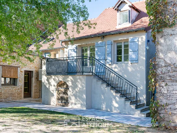 Maison en pierre rénovée et son jardin d'éden au coeur du Clunisois