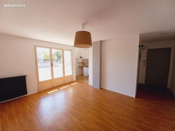 STUDIO 27 m² AVEC BALCON, PARKING PRIVATIF SÉCURISÉ ET CAVE - ORLÉANS DUNOIS-CHÂTEAUDUN