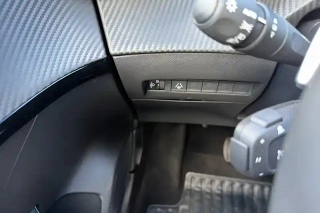 Peugeot 208 hybrid 110 ch e-dcs6 — photo 23