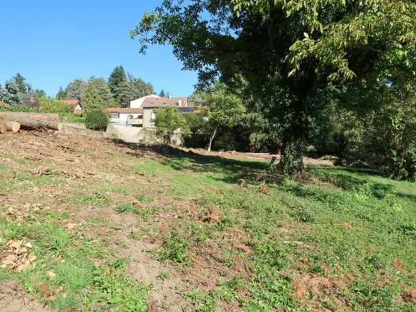 Terrain 908 m²