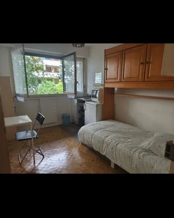 Studette 1er étage