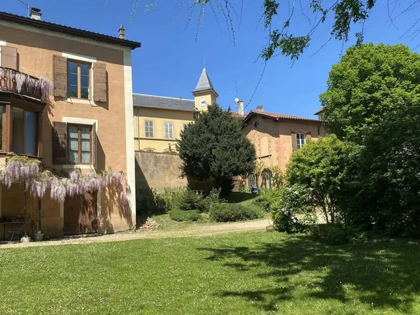 Maison 7 pièces 270 m²