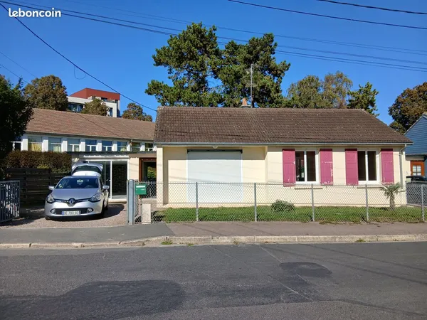 Caen - Maison de plain-pied 3 chambres sur 498 m² de terrain, quartier calme