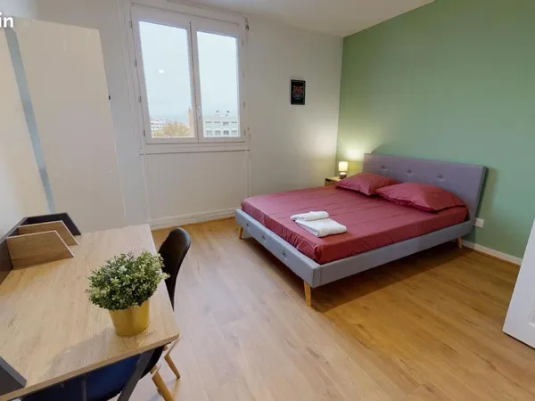 Chambre 5 pièces 81 m²