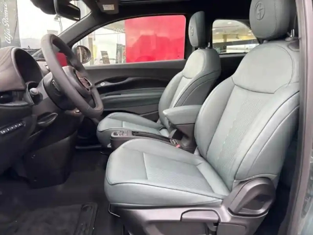 Fiat 500 e 118ch giorgio armani collectors edition my25 — photo 9