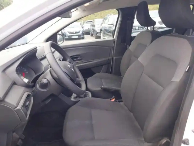 Dacia Sandero sce 65 — photo 33