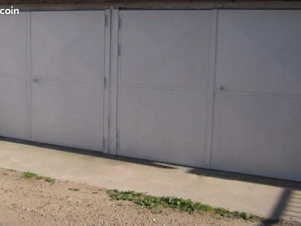 Box de stationnement/ stockage dans un immeuble sécurisé