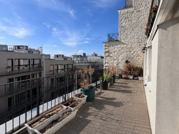 Paris 18e - Vends Appartement 2P avec terrasse de 23 m² et vue dégagée