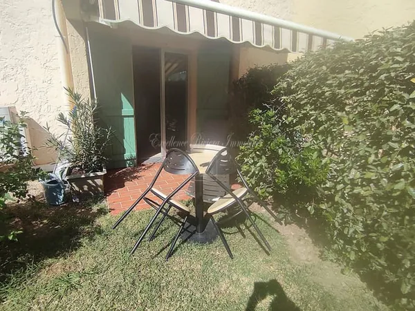 STUDIO AVEC JARDIN ET PARKING