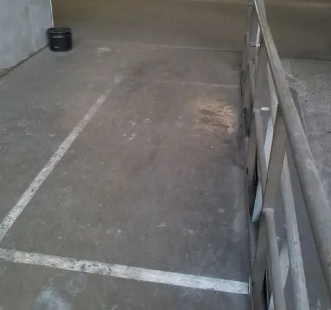 Parking couvert, fermé et sécurisé pour emplacement moto/scooter