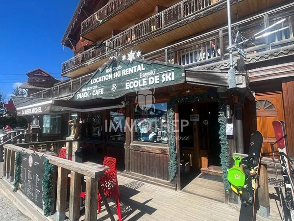 ENSEMBLE IMMOBILIER : Local commercial et appartement