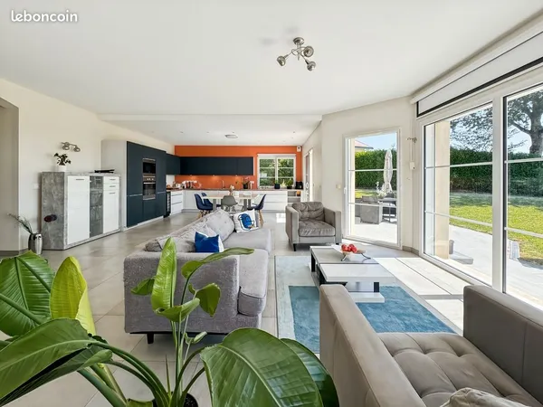 Maison 6 pièces 240 m²