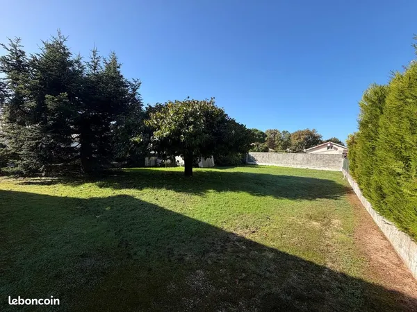 Terrain à bâtir de 400 m² - Le Taillan-Médoc - Libre de constructeur