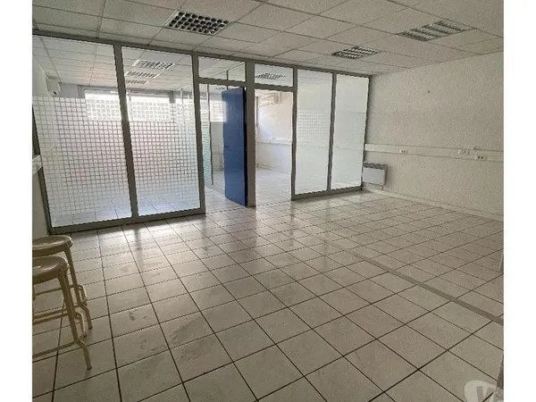 local 60 m² - 3 pièces