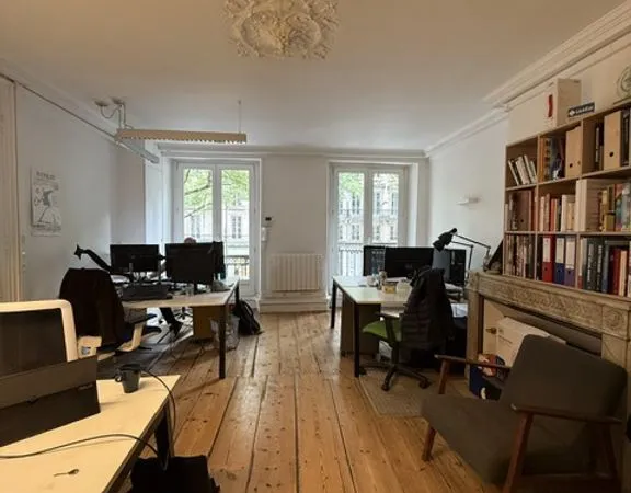 Bureaux 77 m²
