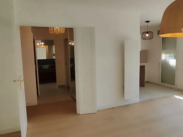 T2 43m2 lumineux - terrasse 10 m² sud-ouest - secteur prisé en frontière