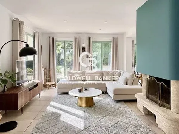 Maison 10 pièces 245 m²