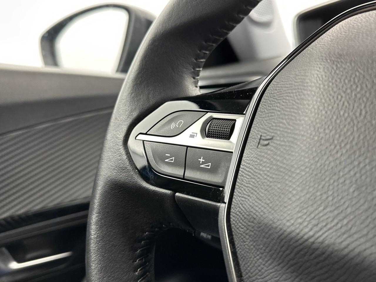 Peugeot 2008 puretech 130 s&s bvm6 allure pack — photo 17