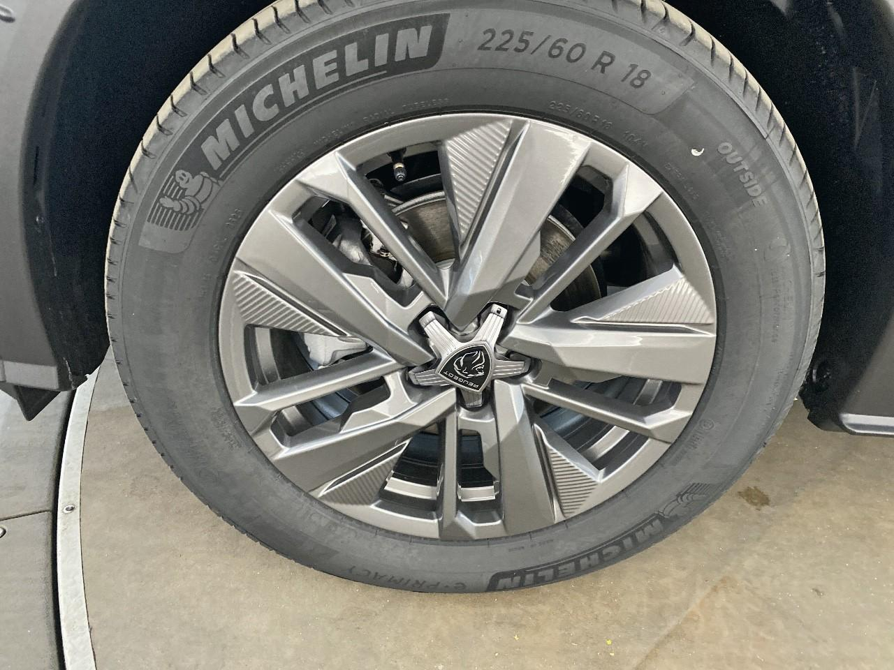 Peugeot 5008 hybrid 145 ch e-dcs6 allure — photo 11