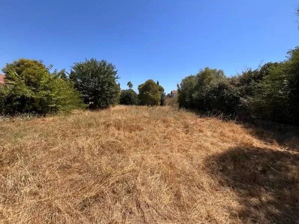Terrain 548 m²