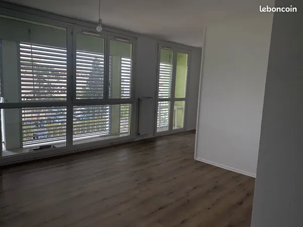 Appartement T4- 2 chambres avec salon+salle à manger, cuisine et salle de bain entièrement neuves - 