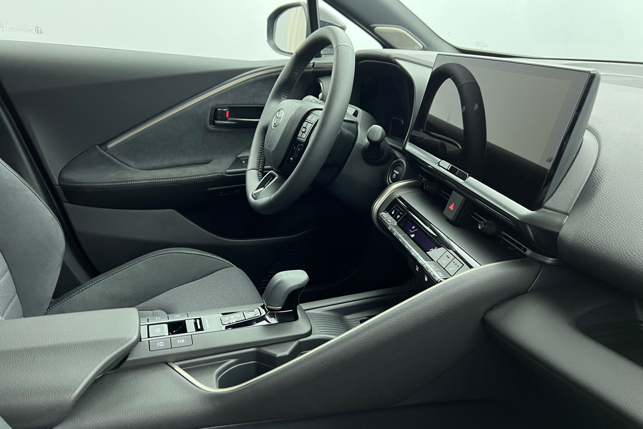 TOYOTA C-HR Hybride Rechargeable 225 — photo 6