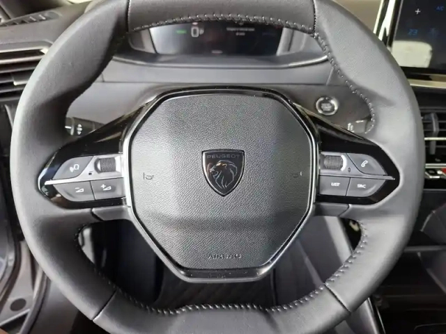 Peugeot 2008 electrique 54 kwh 156 ch — photo 17