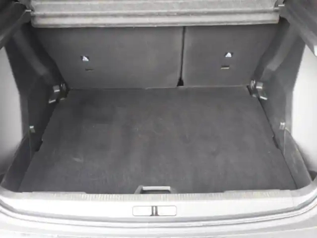 Peugeot 2008 e- 136ch gt line — photo 6