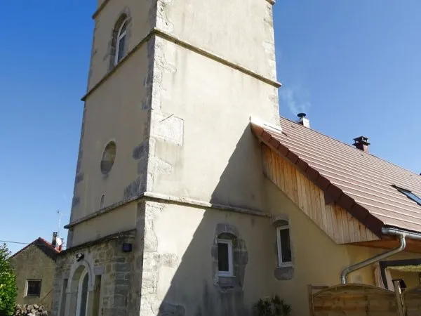 Ancienne Eglise rénovée, proche du Lac de Vouglans.