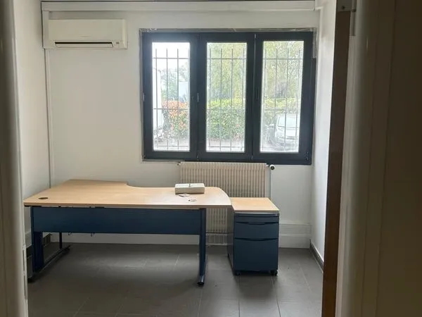 Bureau et espace de travail Location Vaulx-en-Velin 25m² 600€