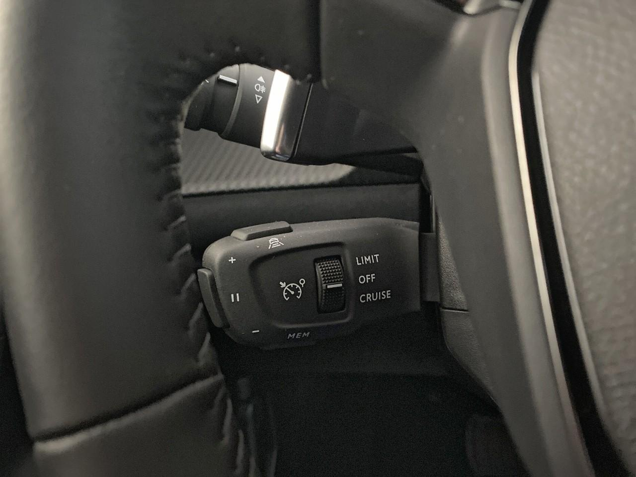 Peugeot 2008 hybrid 145 ch e-dcs6 allure — photo 20