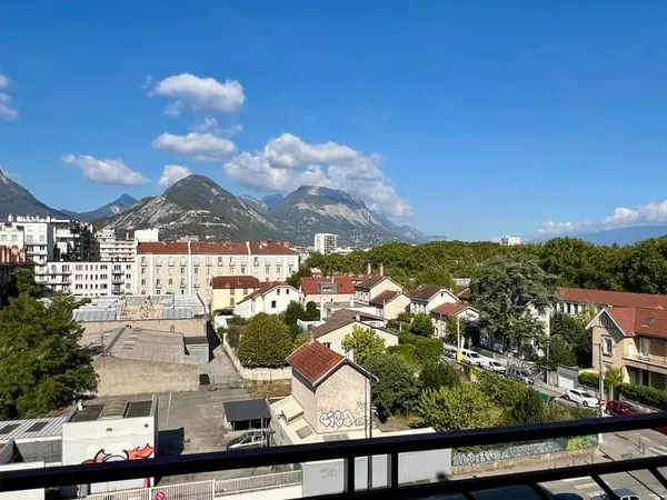 T2 GRENOBLE Proche Centre & Tram. VUES DÉGAGÉES MASSIFS