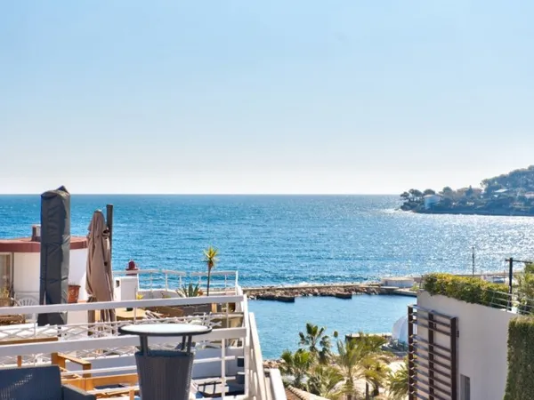 SAINT JEAN CAP FERRAT - VILLAGE - VILLA JUMELEE RENOVEE DE 92 M² A VENDRE - JOLIE VUE MER DU TOIT TE