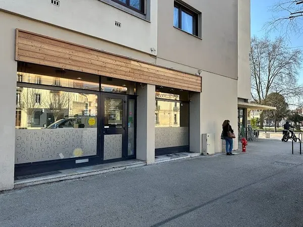 Local 93 m²