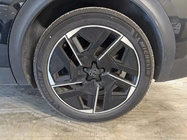 Peugeot 408 phev 225 e-eat8 — photo 21