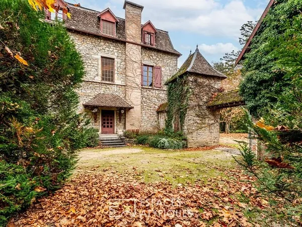 Maison de maître avec grandes dépendances