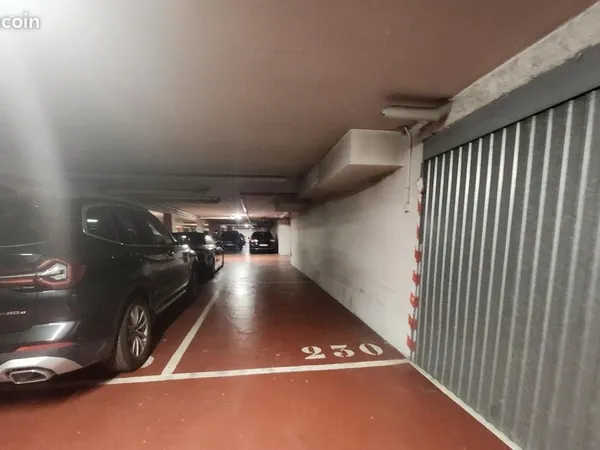 Place de parking couverte — Quartier Gros Caillou