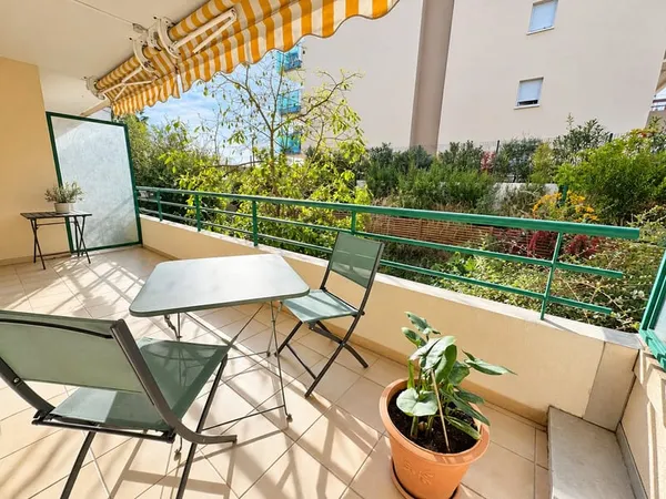 VILLENEUVE-LOUBET - VAUGRENIER - 4 PIÈCES - TERRASSES - PISC