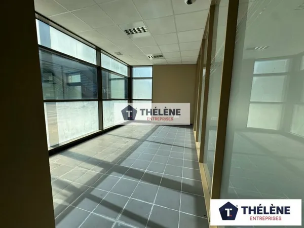 Local commercial 215 m²